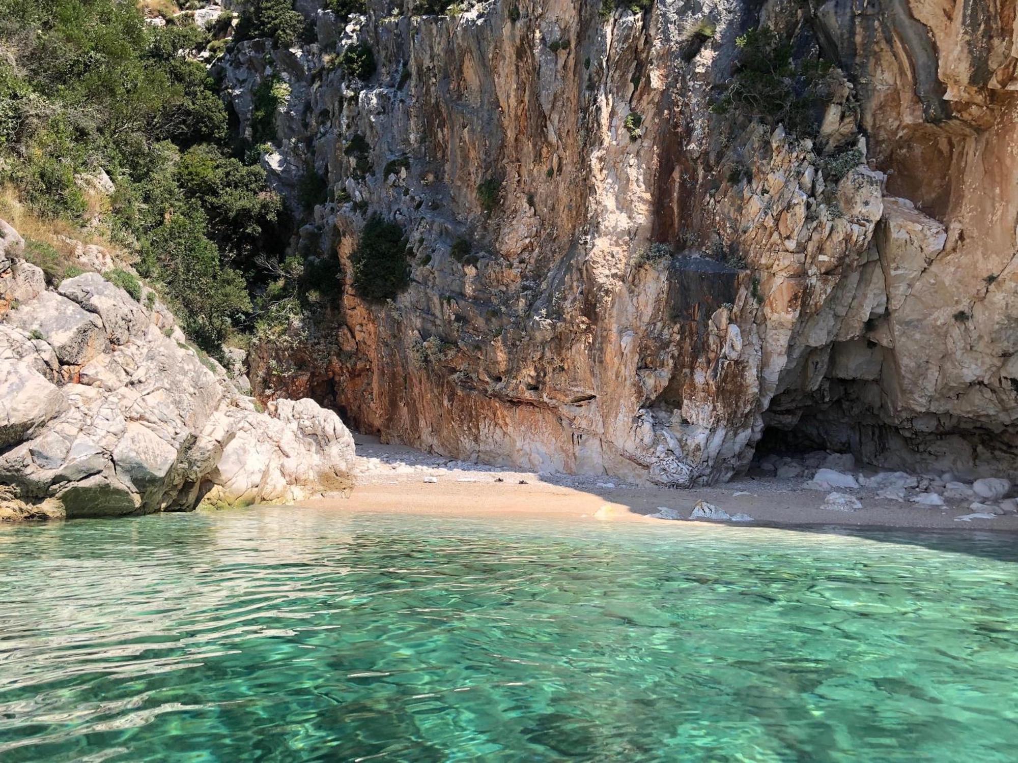 Grotta di Haxhi Aliu